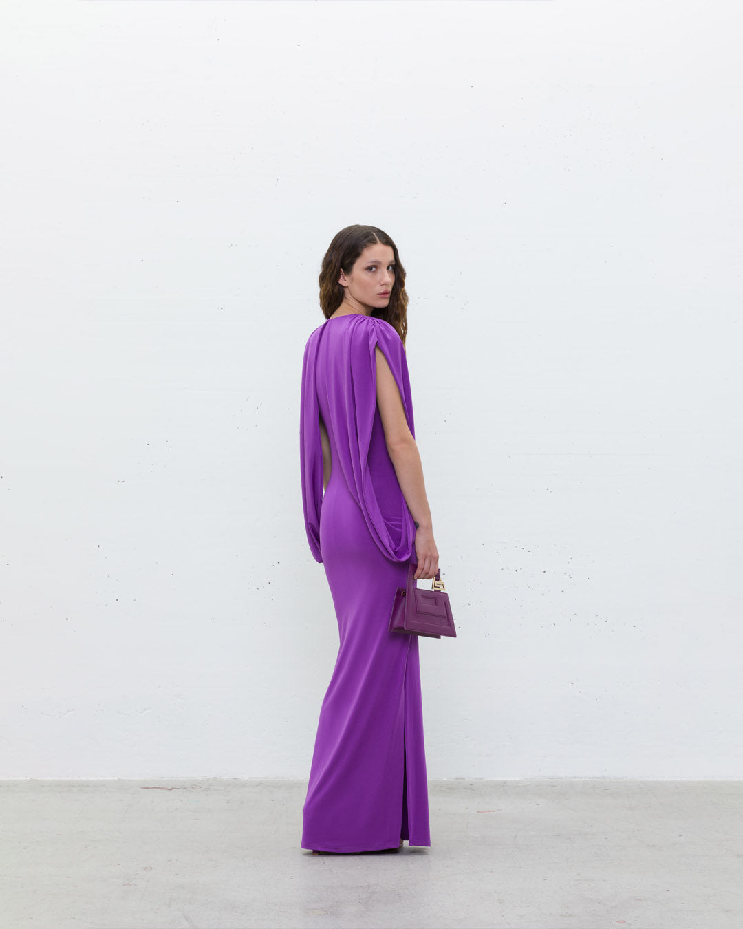 Long dress in solid color fabric