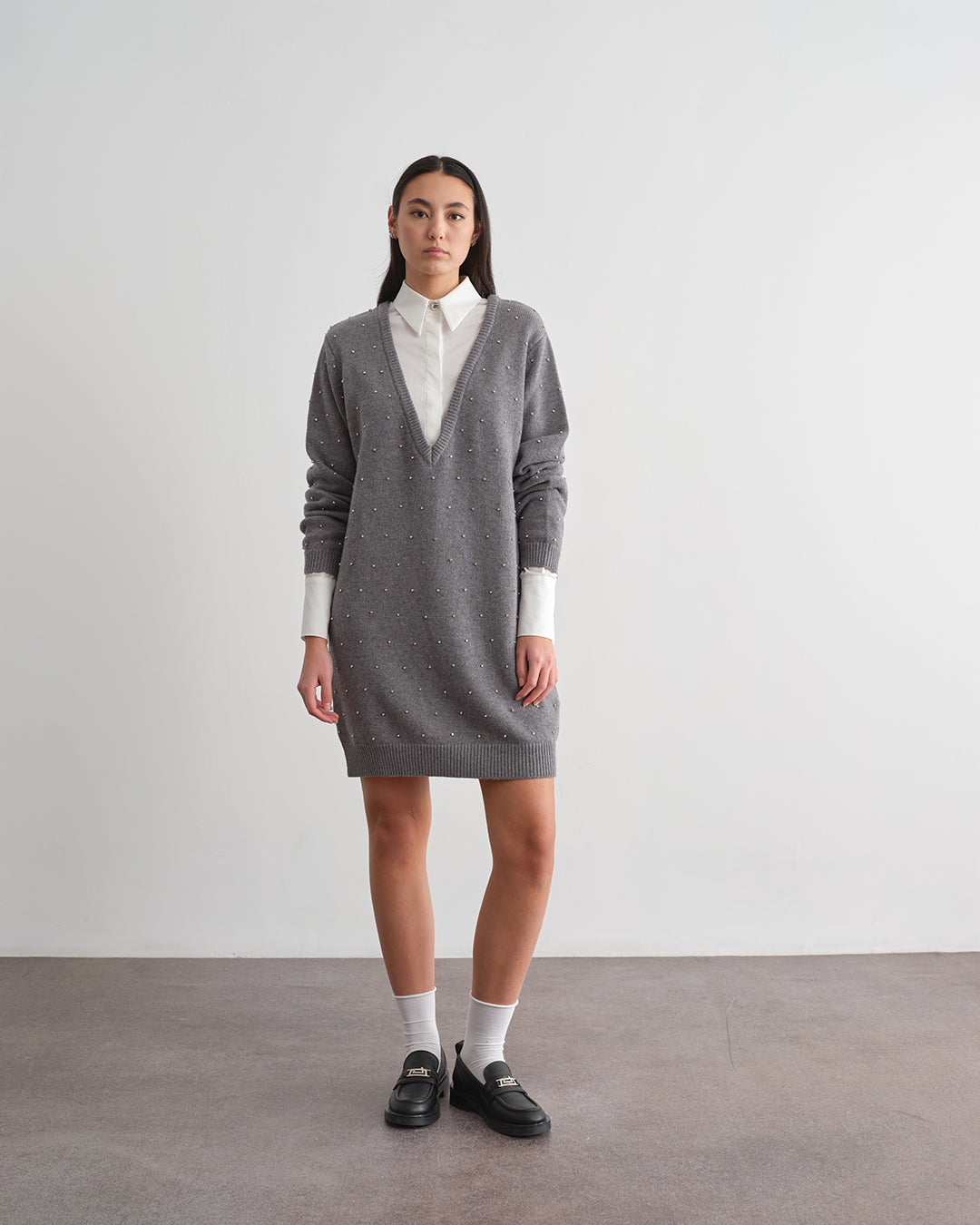 Sweater with round neckline and rhinestones (copy)